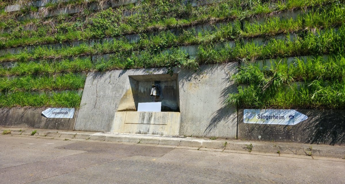 Jahrgangsbrunnen Gingen, © Distrito de Göppingen Jahrgangsbrunnen Gingen, © Distrito de Göppingen