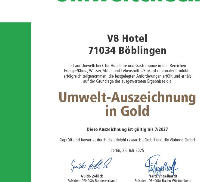 Zertifikat der DEHOGA für das V8 Hotel in Böblingen, ausgezeichnet mit der Umwelt-Auszeichnung in Gold, gültig bis 7/2027., © TOMAS