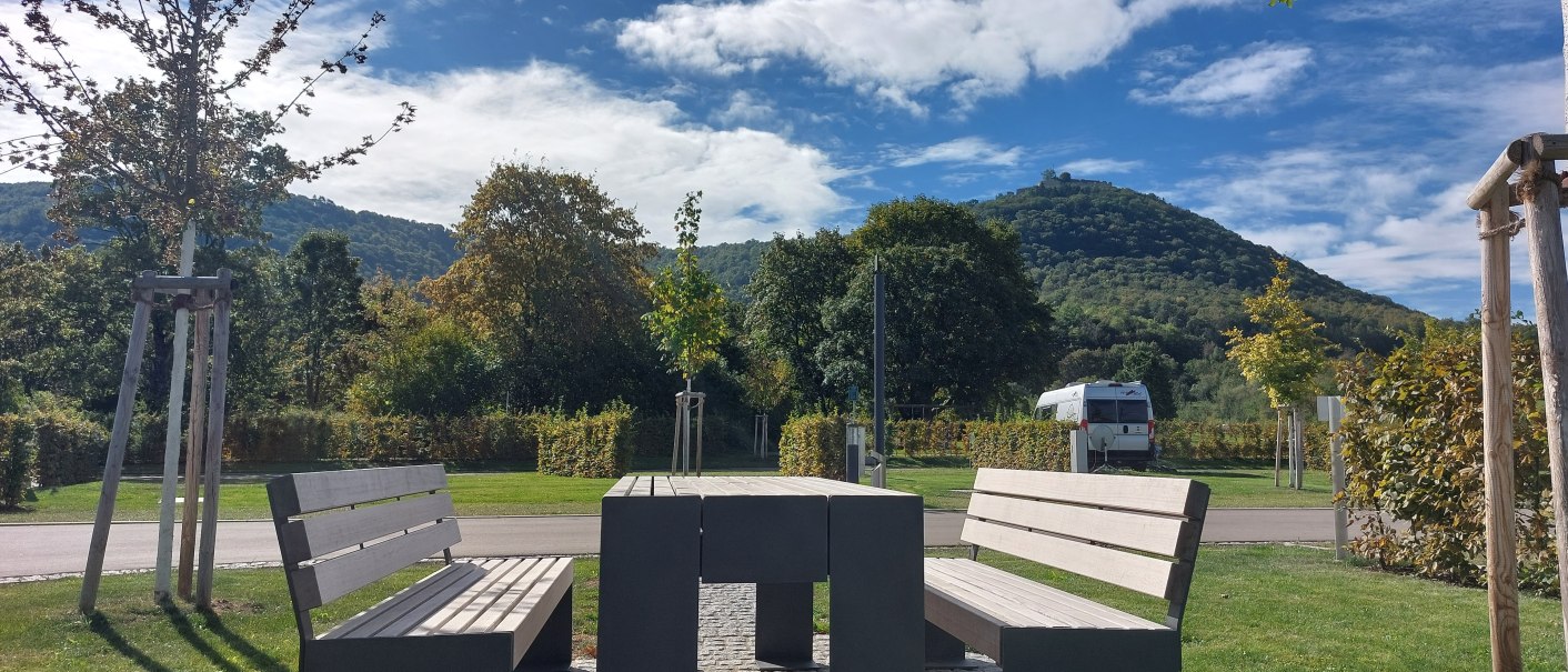 Einer von zwei Picknickplätzen auf dem neuen Wohnmobilstellplatz der Panorama Therme, © Panorama Therme Beuren Einer von zwei Picknickplätzen auf dem neuen Wohnmobilstellplatz der Panorama Therme, © Panorama Therme Beuren