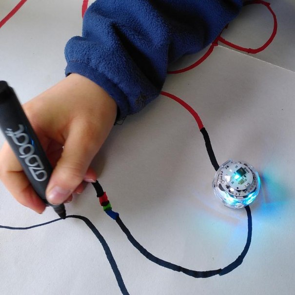 Programmieren mit dem Ozobot, © Stadtbibliothek Sindelfingen