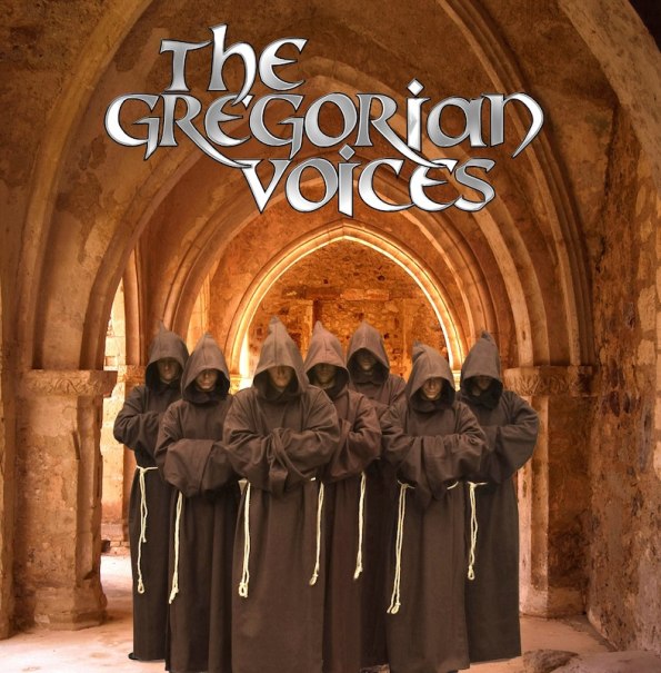 Mönche in braunen Kutten stehen in einem alten Gewölbe mit gotischen Bögen. Der Schriftzug 'The Gregorian Voices' ist darüber zu sehen., © TCM Entertainment GmbH & Co. KG Mönche in braunen Kutten stehen in einem alten Gewölbe mit gotischen Bögen. Der Schriftzug 'The Gregorian Voices' ist darüber zu sehen., © TCM Entertainment GmbH & Co. KG