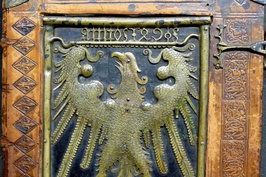 historischer Bucheinband mit Reichsadler, © Stadtarchiv