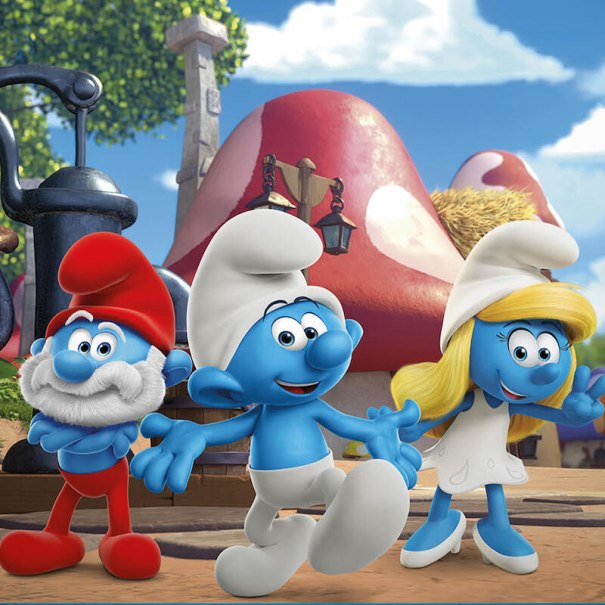 Drei Schlümpfe stehen fröhlich vor einem großen Pilzhaus. Sie tragen weiße und rote Mützen und lächeln in die Kamera., © Whynot Events UG Drei Schlümpfe stehen fröhlich vor einem großen Pilzhaus. Sie tragen weiße und rote Mützen und lächeln in die Kamera., © Whynot Events UG