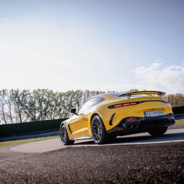 Blick hinter die Kulissen - der Einfahrbahn, &copy; Mercedes-Benz AG